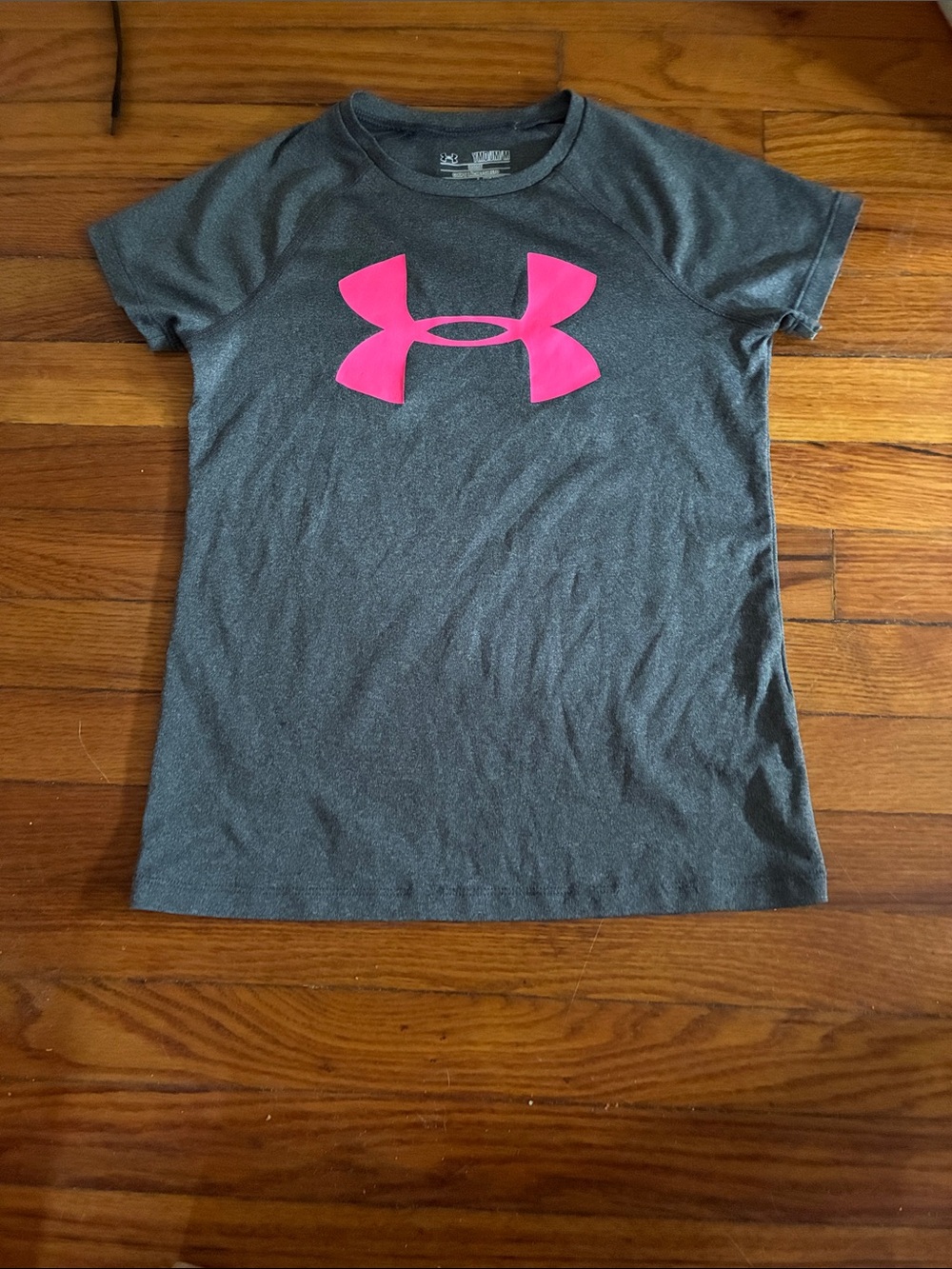 Under Armour Girls' Dark Gray Tee with Hot Pink Logo